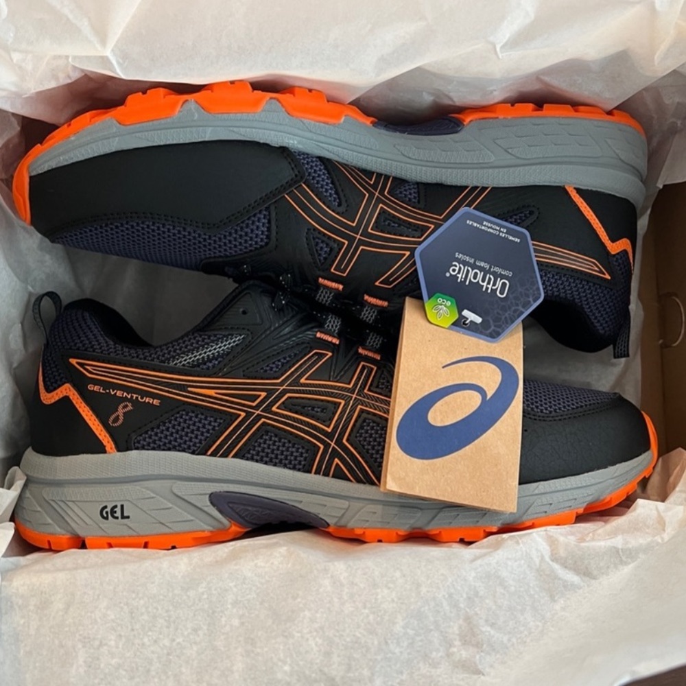 Mens ASICS 10.5 BNIB